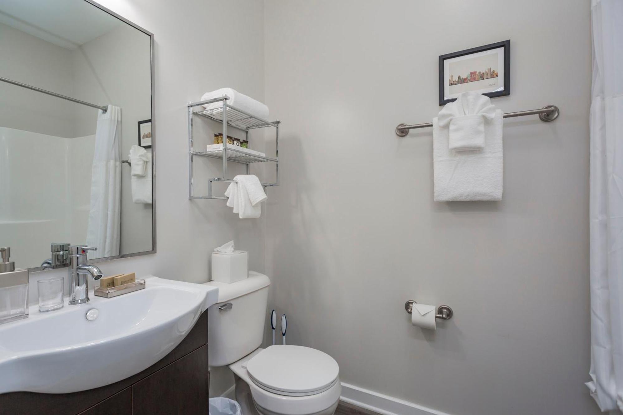 Cozysuites Music Row Stylish 2br-free Parking 14 Apartment *